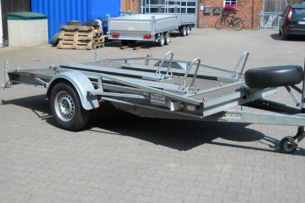 Tieflader,3er Motorradtransporter, 2700 kg, 4,0 m x 2,02 m, 45,00 Euro/ Tag